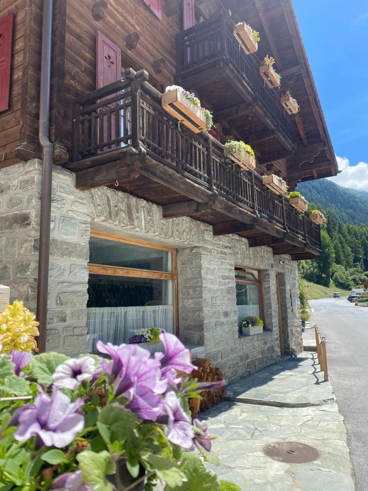 La Bergere Hotel Ayer Luaran gambar